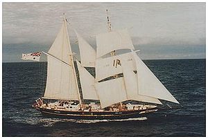 STS Young Endeavour At Sea.jpg